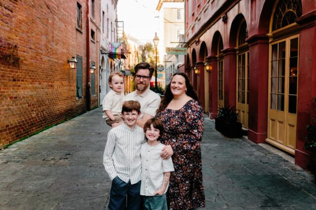 The Zulz family takes on #ExchangeAlley 🤍
What happens when you bring three boys to Exchange Alley?
Oh… you already know.
There will be a few tears.
Someone is definitely going to trip.
And yes… someone will find the most questionable puddle to play in (don’t worry, we had hand sanitizer on standby).
But somehow, in the middle of all that chaos, magic happens. The kind of moments you hold on to forever. The ones that make you instantly belly laugh mid session.
And I promise you… it’s always worth it.
So grateful I got to spend a little slice of their #NewOrleans #vacation with the Zulz family 🤍

#FrenchQuarter #Familyphotos FrenchQuarterPhotos VacationPhotographer NolaPhotographer Nola NewOrleansPhotographer Kenner LouisianaPhotographer