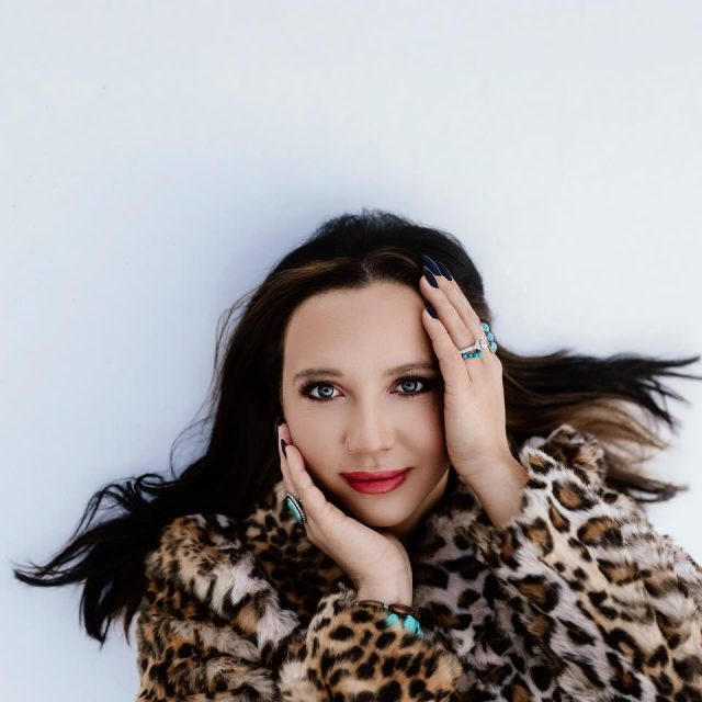 So thankful that when I first moved to Carlsbad, this girl reached out after I posted a model call for newlyweds who wanted to jump back into their wedding attire for one more shoot.

Even though that original session never happened (she may have gotten a little too skinny for her dress 😅), it kicked off a whole saga of some of my favorite photos to date.

Since then, we’ve photographed her and her hubby with their Chevelle out at the dunes. This girl has jumped into a lake -climbed up a waterfall. Braved a sketchy 12-mile mountain road that took 45 minutes to drive down(still not over that 😒).

And now—she was kind enough to volunteer to grab some behind-the-scenes content for me during a session… which obviously meant we had to take a few photos of her too. So add “climbed snow-covered cliffs for the shot” to her résumé.

Forever thankful for you, @morgan_ramsey24 🤍

And if you haven’t booked a spray tan with @outlaw_tanning 
DO. IT. ✨